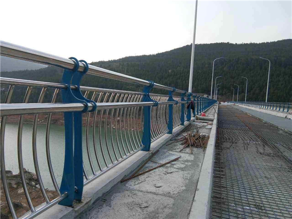 武威不锈钢桥梁护栏的特点及其在桥梁安全中的重要作用