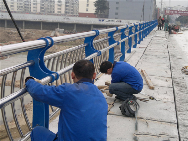 武威不锈钢河道护栏的特性及其在城市景观中的应用